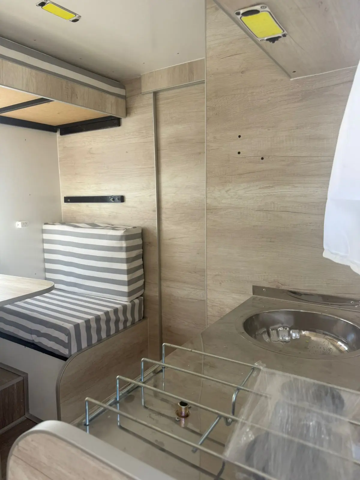 Interior de casa rodante de luxo