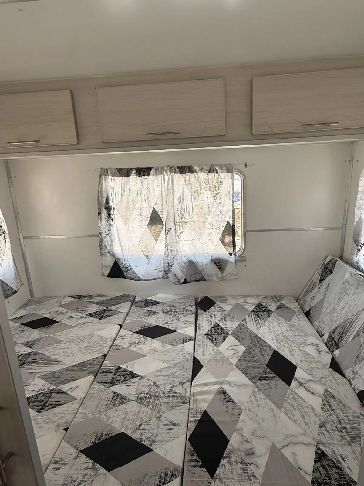 Trailer habitacional compacto sob medida