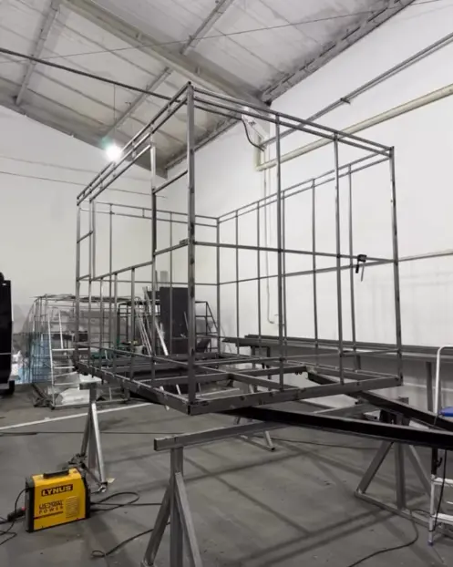 Interior de casa rodante sob medida no Brasil